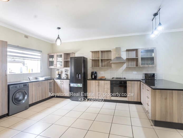 3 Bed Townhouse For Sale