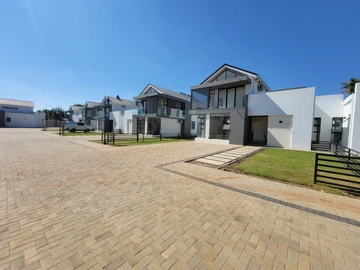 Charming 3-Bedroom Townhouse in Mount Pleasant with Borehole!
