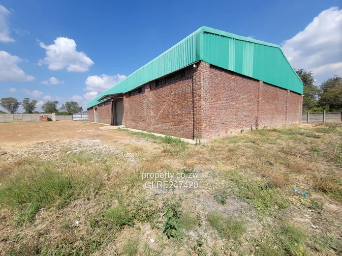 Prospect: 800m² Warehouse on 2,650m² with Borehole
