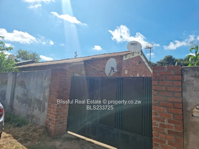mufakose garden flat for sale