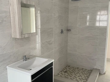 3 Bedroom Flat & Apartment