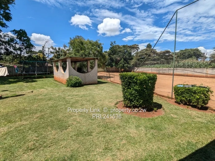 Home With Pool & Good Borehole - Available 1 May