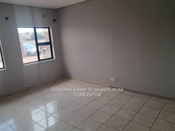 Tiled 3-Bed Townhouse Westgate - En Suite & Water Tank