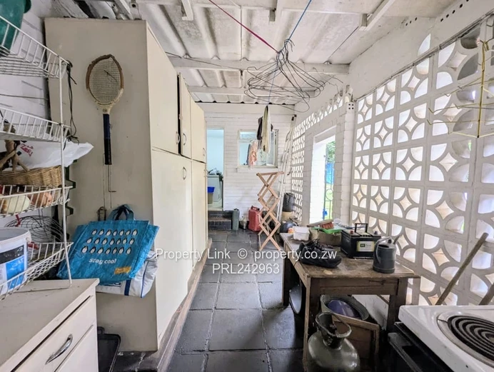 Family Sanctuary On Over An Acre (Sole Mandate)