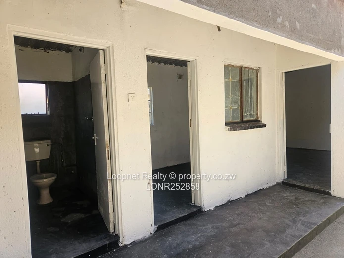 Affordable 2-Roomed Cottage with Verandah in Mainway Meadows