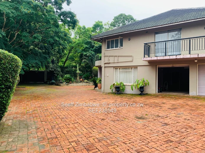 An Entertainer’s Paradise: Grandeur & Serenity in Mature Glen Lorne