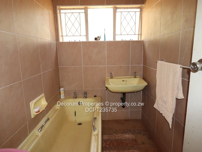 Spacious 4-Bedroom House for Sale in Greendale North