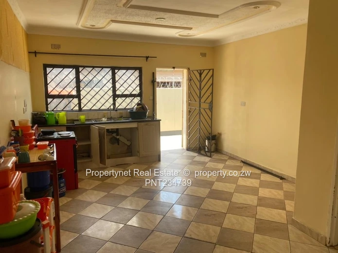 Neat modern family home!!!