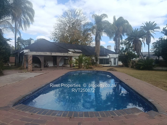 Spacious Highlands 5-Bed Home UNDER RENOVATION EXCELLENT LOCATION FOR ANYTHING (Sole Mandate)