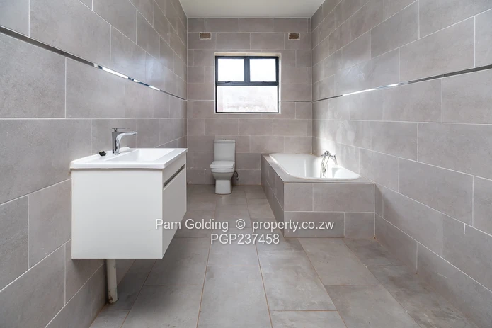 Modern 4 Bedroom home with a prolific borehole