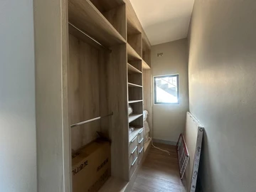 3 Bedroom Flat & Apartment
