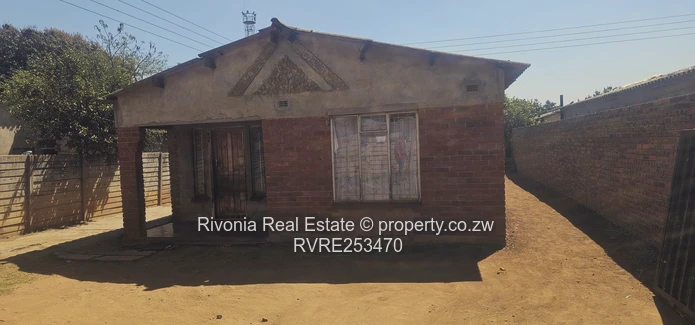 Spacious 4-Bed Home with Borehole in Budiriro