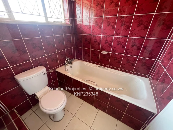 Neat 2 Bedroom Garden Flat - Quiet Road