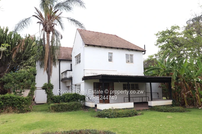 Belgravia 4-Bed, 3-Bath  suitable for commercial purposes— 2000m², Borehole