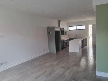 2 Bedroom Flat & Apartment