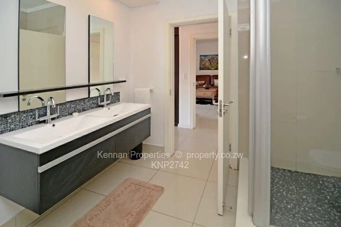 Luxurious upmarket hotel living apartment in Sandton, Johannesburg (Sole Mandate)