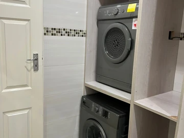 3 Bedroom Flat & Apartment