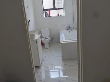 2 Bedroom Flat & Apartment