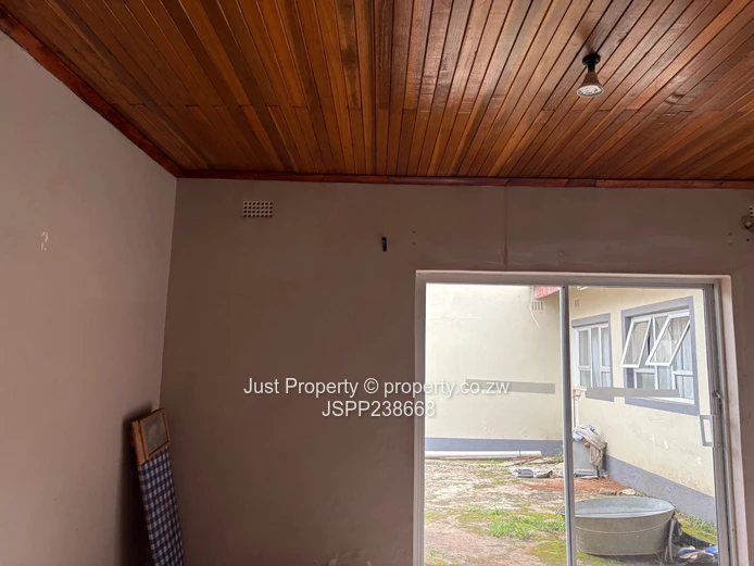 Marlborough: 8-Bed Home with Borehole, Garden & Carport