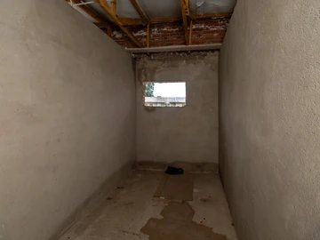 4 Bedroom Flat & Apartment