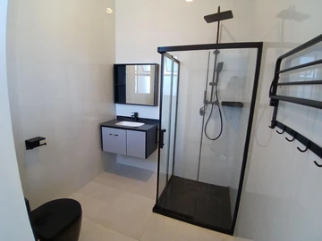 2 Bedroom Flat & Apartment