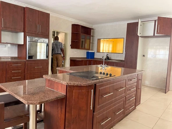 6 Bedroom House