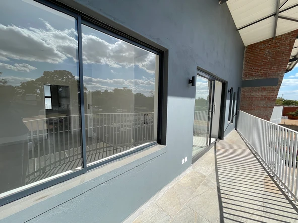 2 Bedroom Flat & Apartment