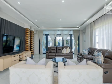 6 Bedroom House