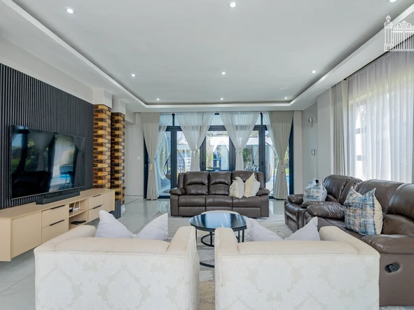 6 Bedroom House