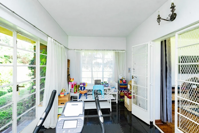 Charming Double-Storey Residence in Alexandra Park For Sale (Sole Mandate)