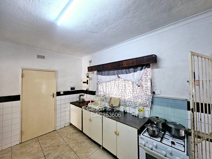 4 bedroomed house for sale in Queensdale