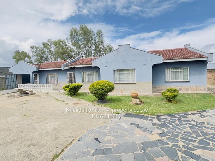 Chadcombe 3 Beds House With a 2 Beds Cottage For Sale