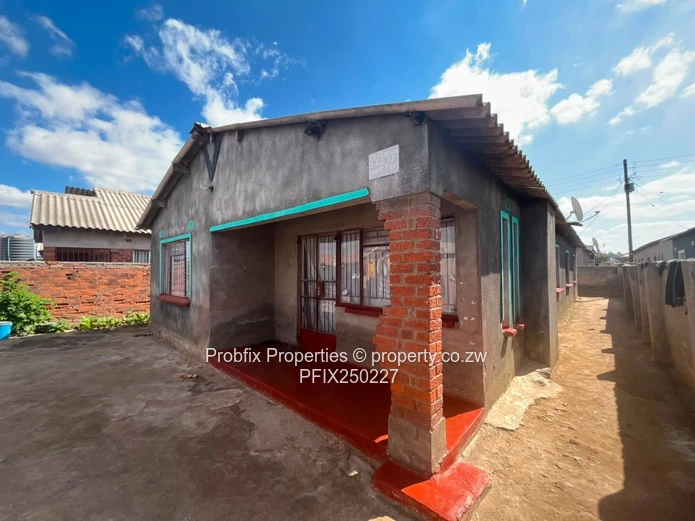 Chitungwiza Unit P Ext House for Sale