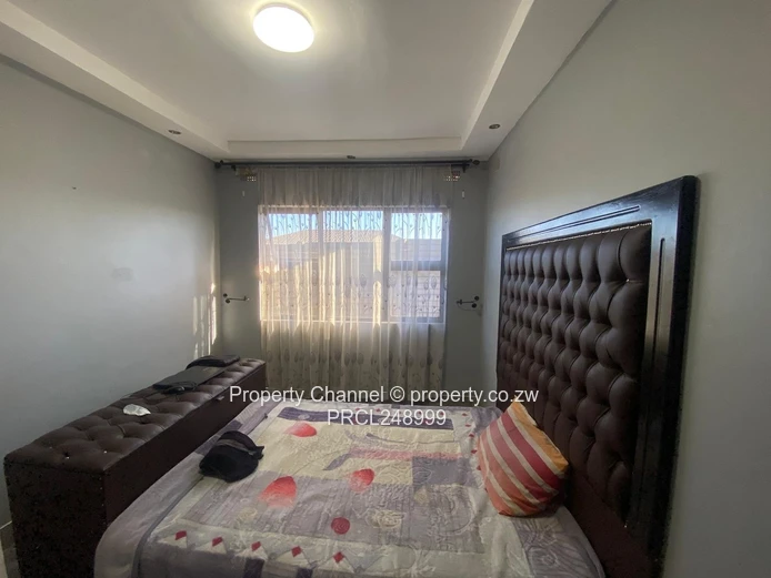 Glaudina 3-Bed: Modern Tiles, Built-ins & Borehole