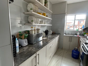 2 Bedroom Flat & Apartment