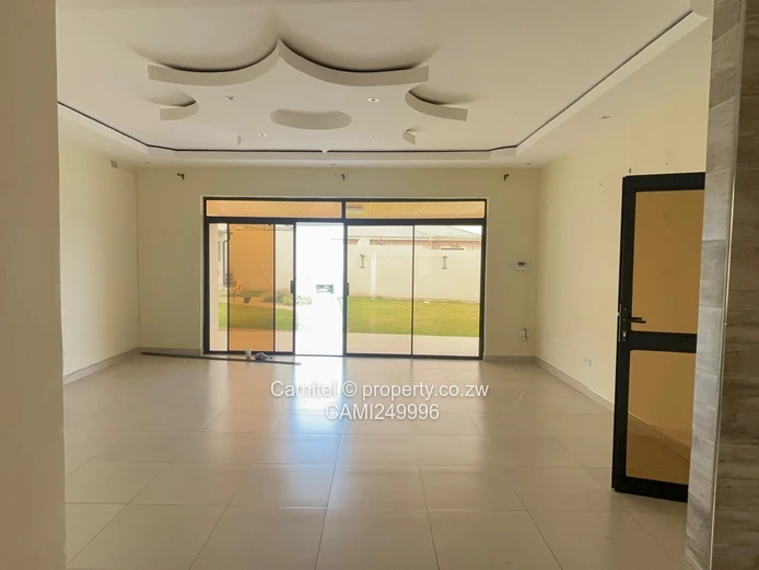 Spacious 3BR Greendale North Flat — Garden, Borehole