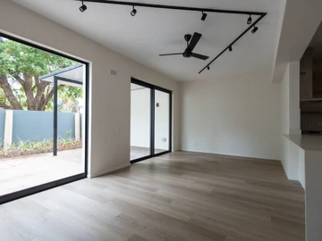 3 Bedroom Flat & Apartment