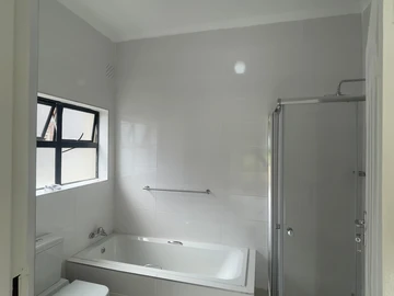 3 Bedroom Flat & Apartment