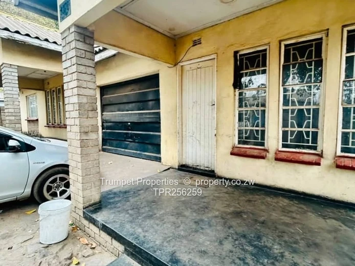 Glen Norah 3-Bed: Walled Home with Garage & Verandah