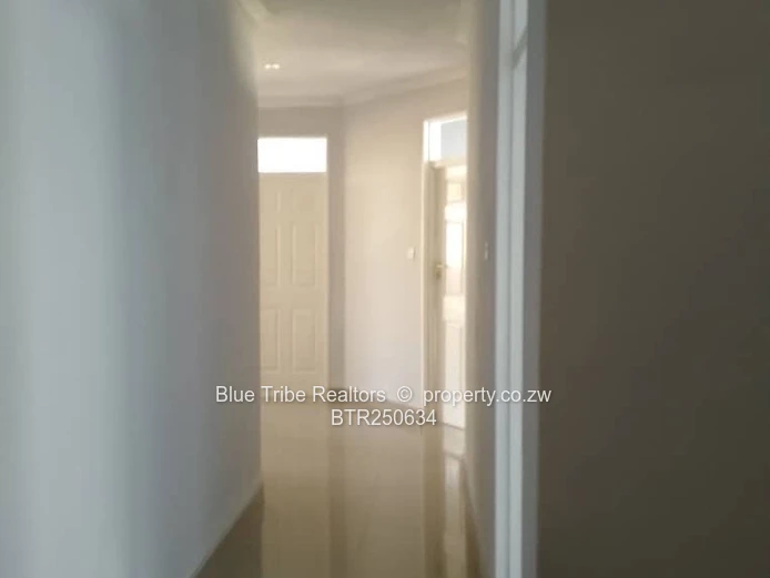 House to rent in Brookview (Sole Mandate)