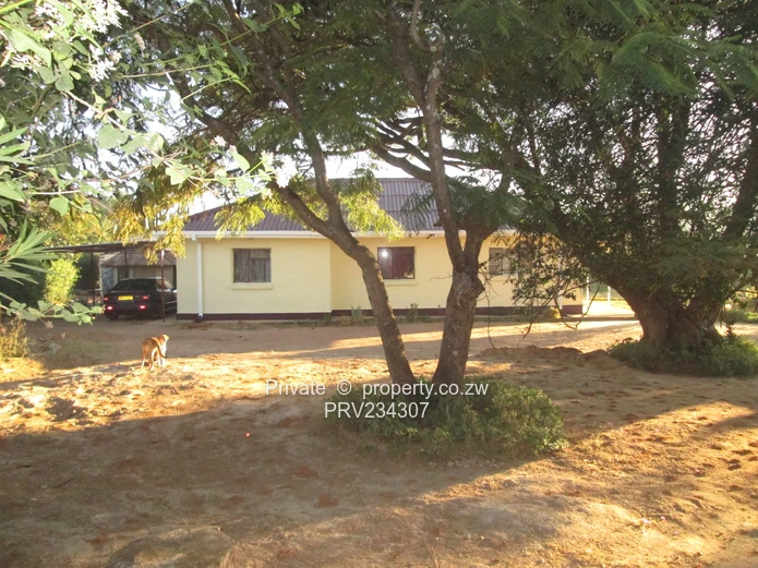 Queensdale Main House $570 (Sole Mandate)