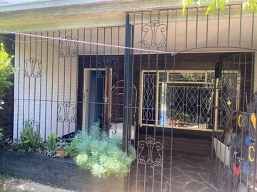 2 Bedroom Flat & Apartment