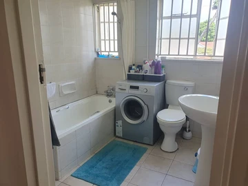 2 Bedroom Flat & Apartment