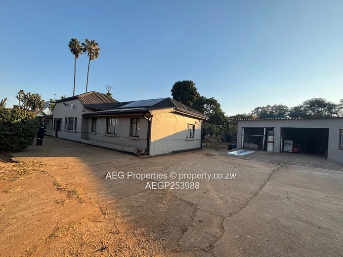 Mount Pleasant 3-Bed Home — Large Yard & Borehole
