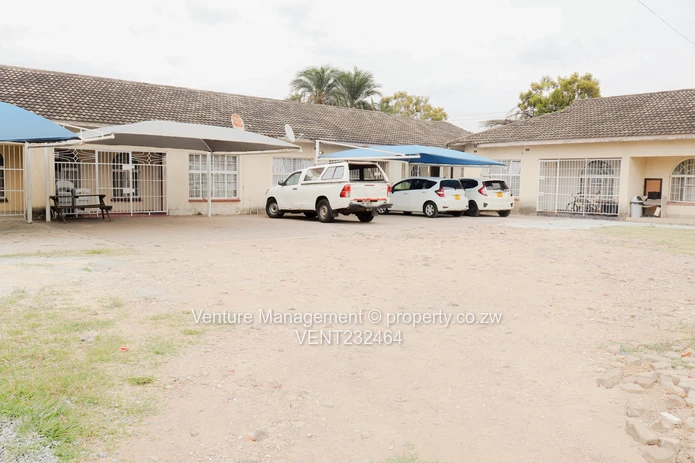 Cozy Renovated 3 Bedroom Garden Flat With Parking