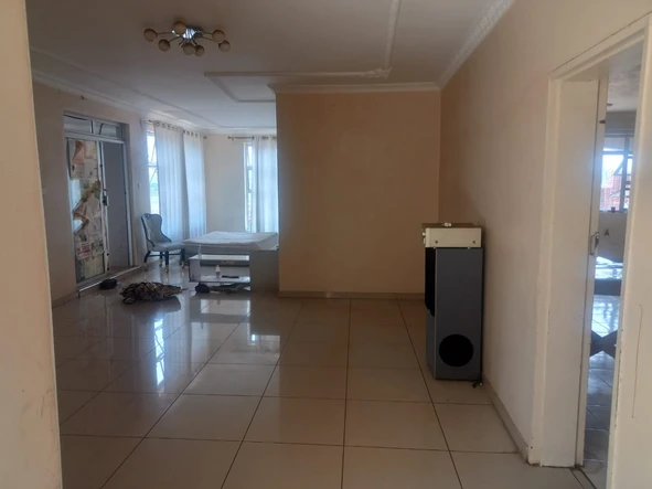 9 Bedroom House