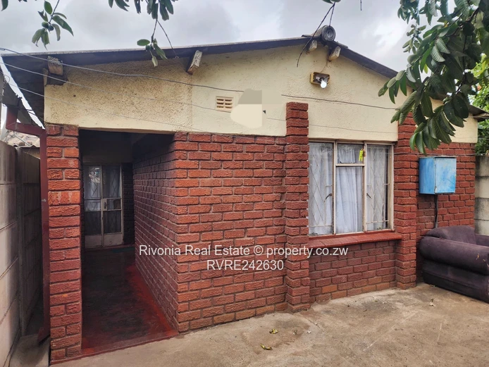 Glen Norah 4-Bed Redbrick Home with Rental Rooms