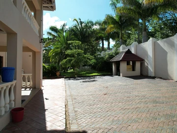 6 Bedroom House