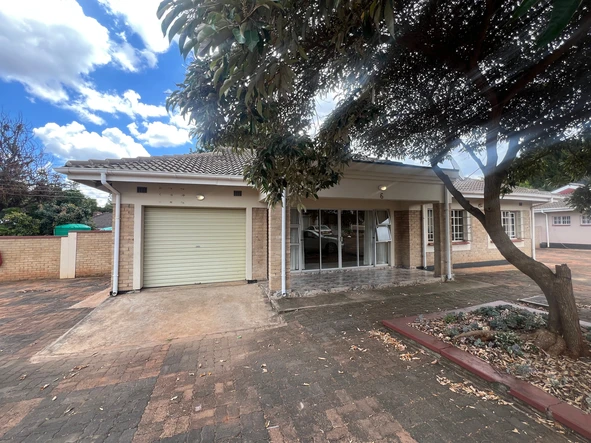 3 Bedroom Flat & Apartment