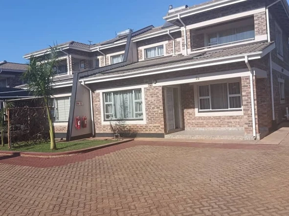 3 Bedroom Flat & Apartment